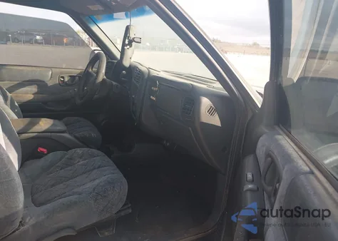 2001 GMC Sonoma Sls z USA, uszkodzony, nr VIN 1GTCT19W718107986